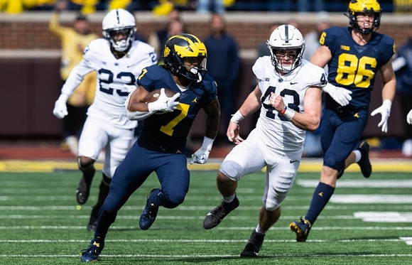 Donovan Edwards (7) and Luke Schoonmaker (86)
