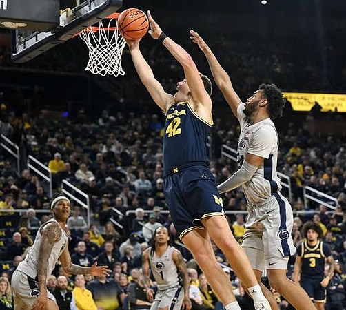 Will Tschetter (42) and Tre Donaldson (3)