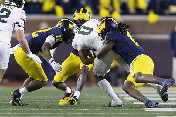 Aamir Hall (12) and Jaishawn Barham (1)
