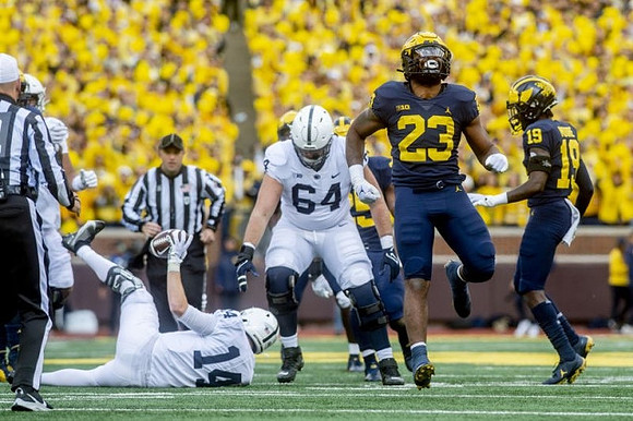 Michael Barrett (23) and Rod Moore (19)