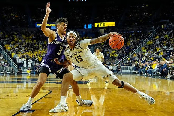 Rubin Jones (15) and Tre Donaldson (3)