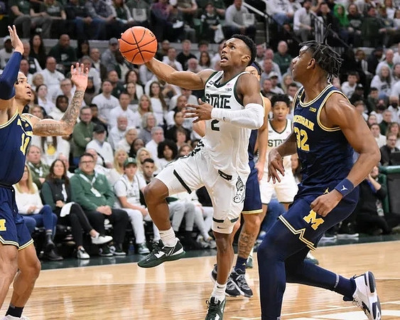 Isaiah Barnes (11) and Tarris Reed Jr. (32)