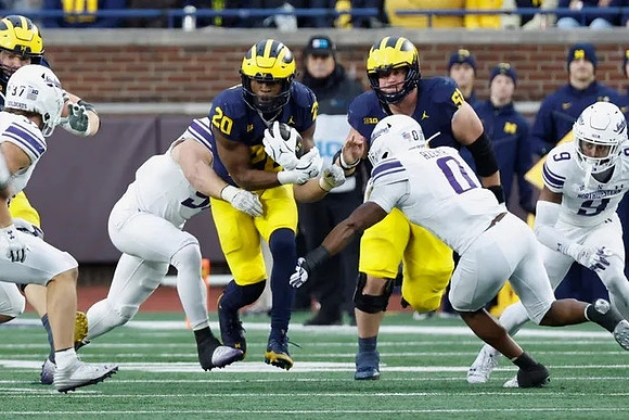 Kalel Mullings (20) and Greg Crippen (51)