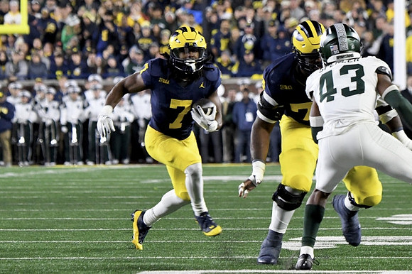 Donovan Edwards (7) and Myles Hinton (78)