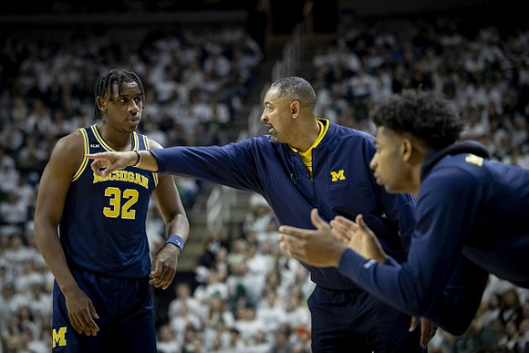 Tarris Reed Jr. (32), Juwan Howard, and Jace Howard (25)
