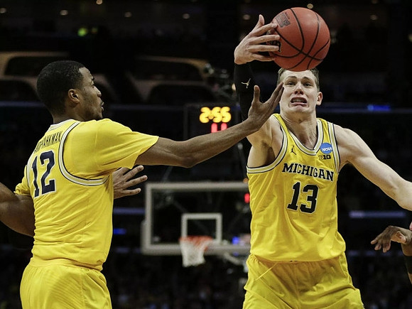 Muhammad-Ali Abdur-Rahkman (12) and Moritz Wagner (13)