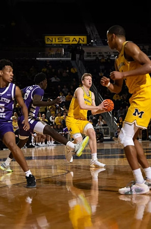 Danny Wolf (1) and Nimari Burnett (4)