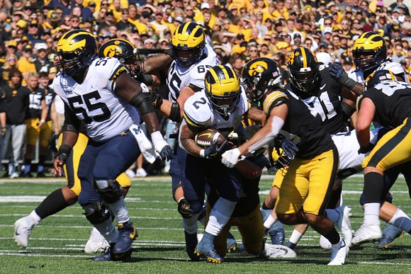 Olusegun Oluwatimi (55), Zak Zinter (65), and Blake Corum (2)