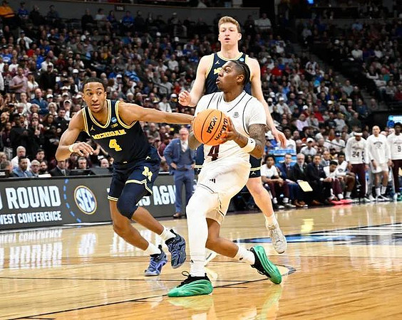 Nimari Burnett (4) and Danny Wolf (1)