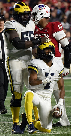 Olusegun Oluwatimi (55) and Donovan Edwards (7)