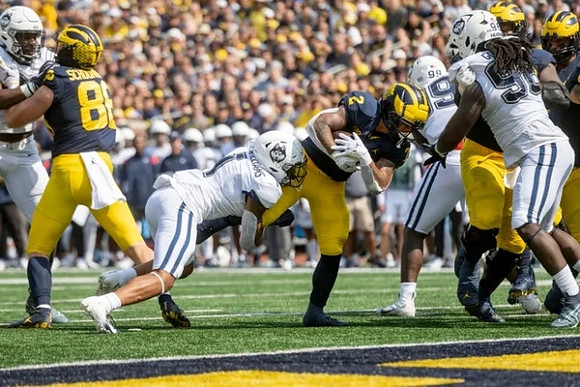 Luke Schoonmaker (86) and Blake Corum (2)