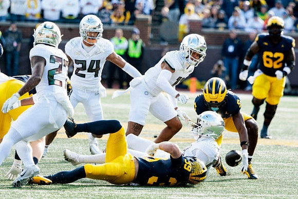 Joe Taylor (39), C.J. Charleston (5), and Raheem Anderson (62)