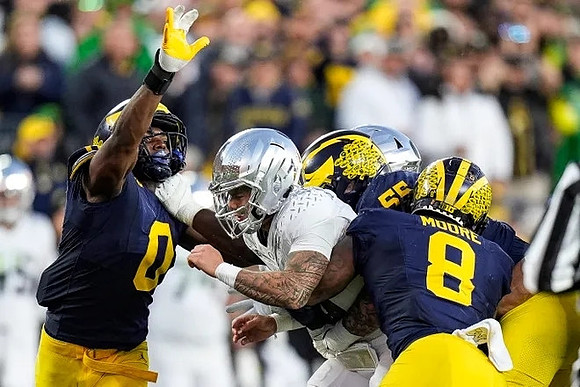 Josaiah Stewart (0), Mason Graham (55), and Derrick Moore (8)