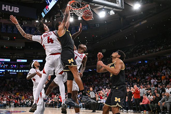Nimari Burnett (4) and Roddy Gayle Jr. (11)