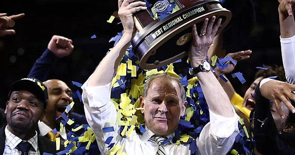 Deandre Haynes, Saddi Washington, John Beilein, Eli Brooks (55), and West Regional Championship Trophy