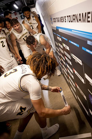 Tre Donaldson (3) and Michigan Team
