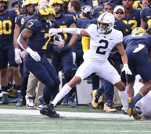 Donovan Edwards (7) and Ronnie Bell (8)