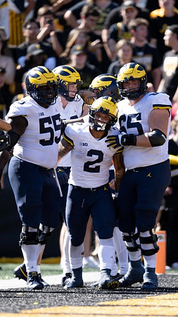 Olusegun Oluwatimi (55), Blake Corum (2), and Zak Zinter (65)