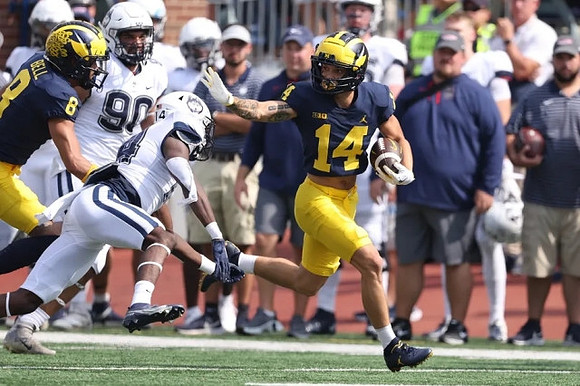 Ronnie Bell (8) and Roman Wilson (14)