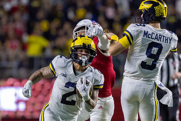 Blake Corum (2) and J.J. McCarthy (9)