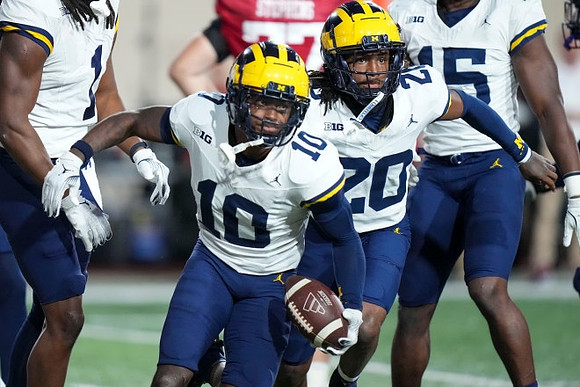 Jaishawn Barham (1), Zeke Berry (10), Jyaire Hill (20), and Ernest Hausmann (15)