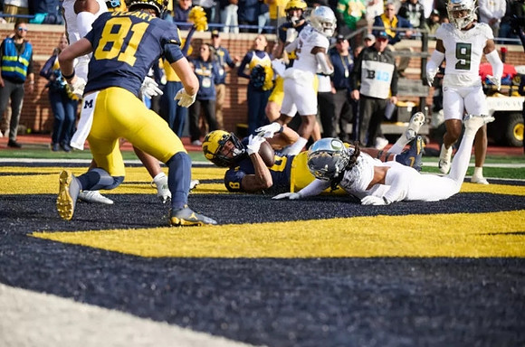 Peyton O'Leary (81) and Tyler Morris (8)