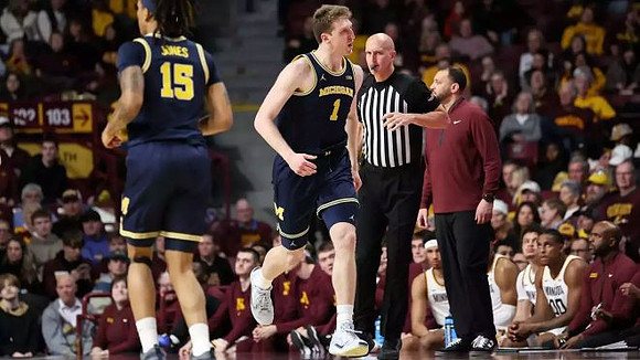 Rubin Jones (15), Danny Wolf (1), and Minnesota Head Coach Ben Johnson