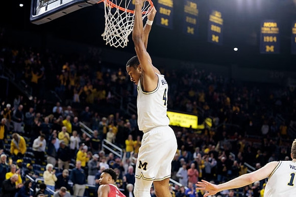 Nimari Burnett (4) and Danny Wolf (1)