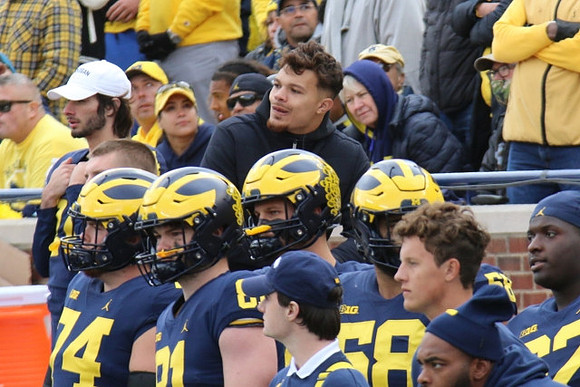 Erick All (83) and Michigan Team
