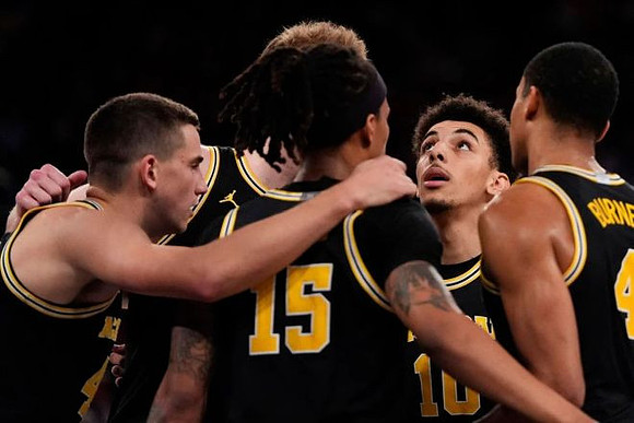 Will Tschetter (42), Rubin Jones (15), Nimari Burnett (4), Justin Pippen (10), and Danny Wolf (1)