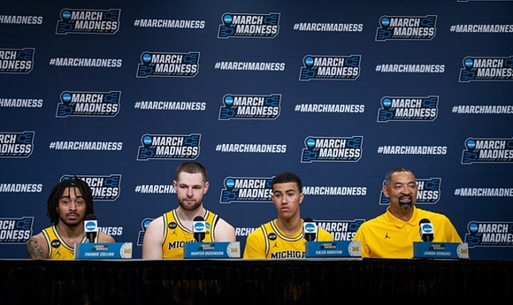Frankie Collins (10), Hunter Dickinson (1), Caleb Houstan (22), and Juwan Howard