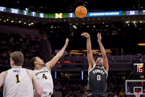 Danny Wolf (1) and Nimari Burnett (4)