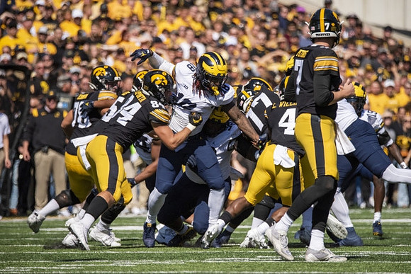 Eyabi Anoma Okie (18) and Rod Moore (19)