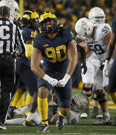 Mike Morris (90) and Rod Moore (19)
