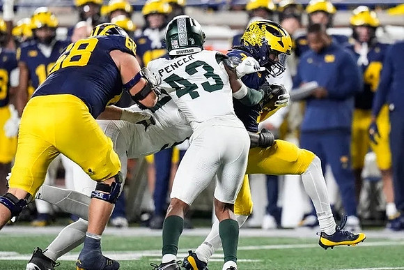 Giovanni El-Hadi (58) and Donovan Edwards (7)