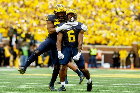 Kalel Mullings (20) and R.J. Moten (6)