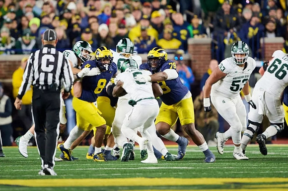 Derrick Moore (8) and Kenneth Grant (78)
