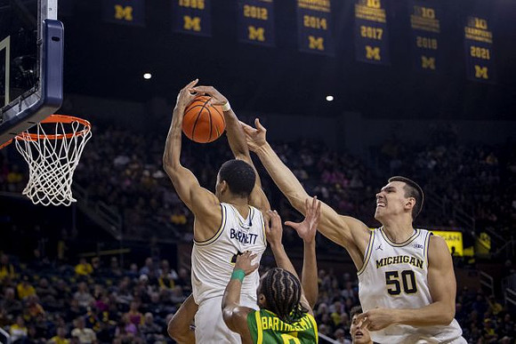 Nimari Burnett (4) and Vladislav Goldin (50)