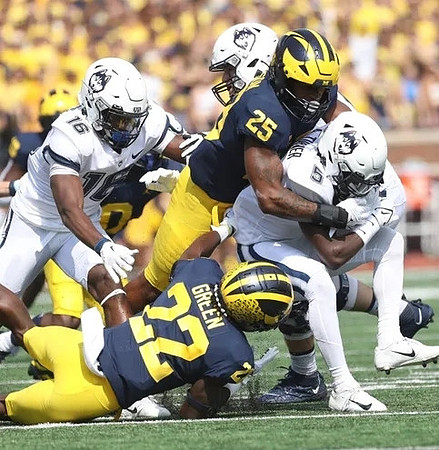 Gemon Green (22) and Junior Colson (25)