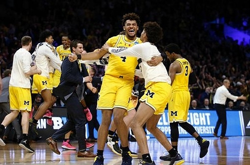 Isaiah Livers (4), Jordan Poole (2), Zavier Simpson (3), and Michigan Team