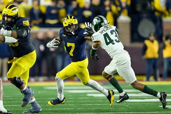 Giovanni El-Hadi (58) and Donovan Edwards (7)