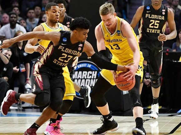 Jaaron Simmons (5) and Moritz Wagner (13)