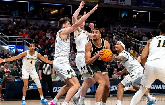 Nimari Burnett (4), Will Tschetter (42), Danny Wolf (1), Rubin Jones (15), and Roddy Gayle Jr. (11)