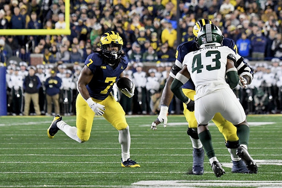 Donovan Edwards (7) and Myles Hinton (78)