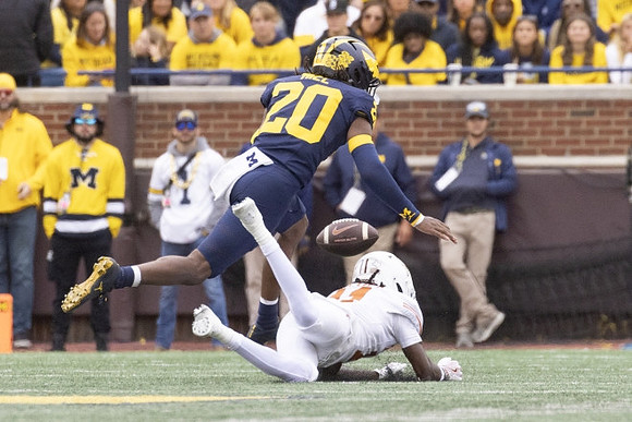Jyaire Hill (20)