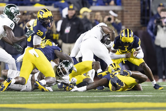 Quinten Johnson (28) and Jyaire Hill (20)