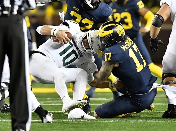 Braiden McGregor (17), Jaylen Harrell (32), and Michael Barrett (23)