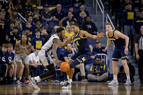 Nimari Burnett (4) and Danny Wolf (1)