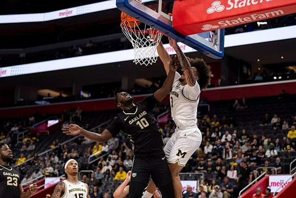 Rubin Jones (15) and Tre Donaldson (3)