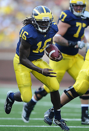 Denard Robinson (16) and Taylor Lewan (77)